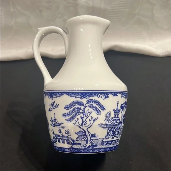 Blue and White Vinegar Ceramic Pitcher jug blue willow Heritage Collection - Picture 2 of 8